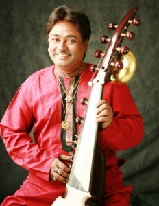 Solo shot of Pt. Vikash Maharaj