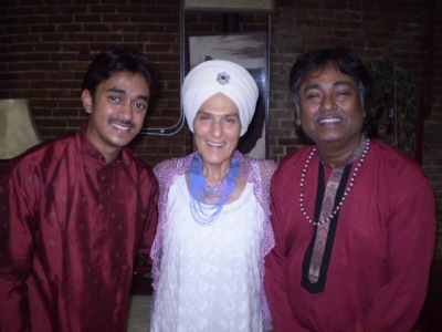 Pt.Vikash Maharaj with Gurumukh and Son Prabhash 